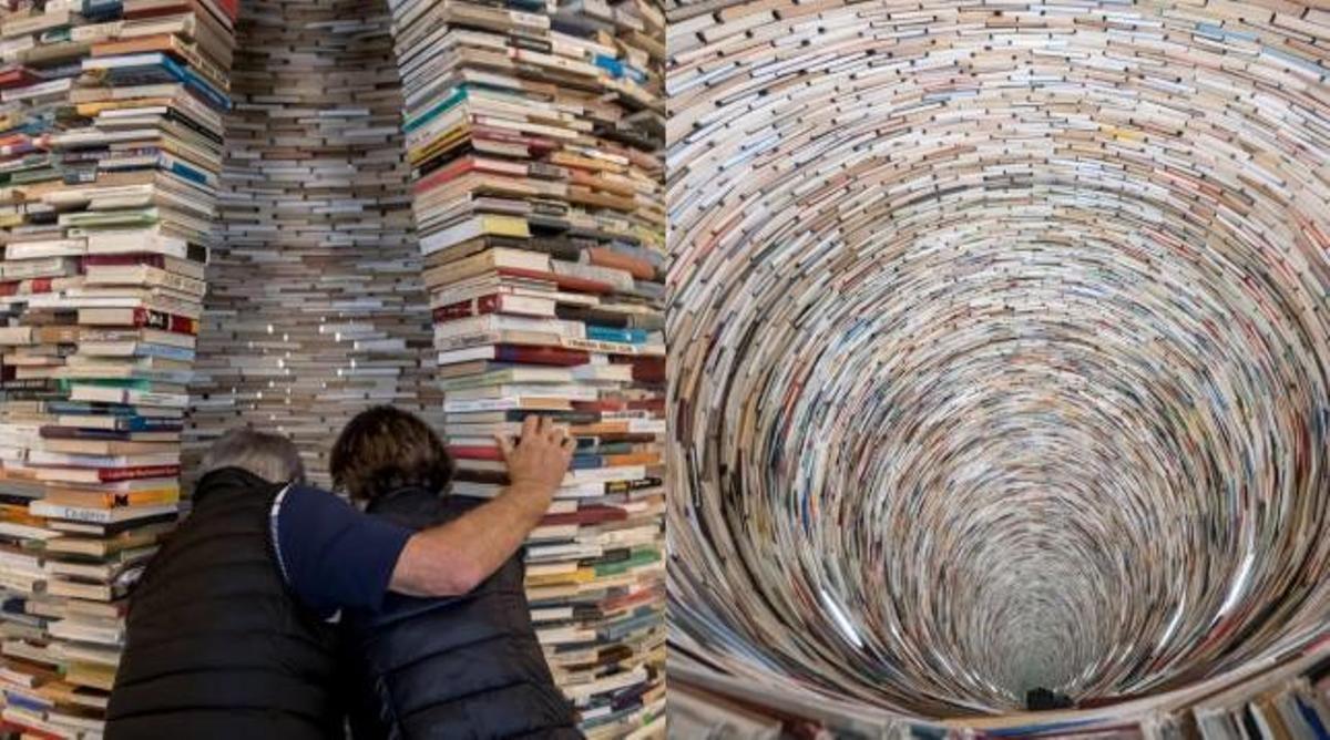 TikTok reconverteix una torre de llibres del 1998 en el nou fenomen viral: “Ho vaig veure i jo també volia una foto”