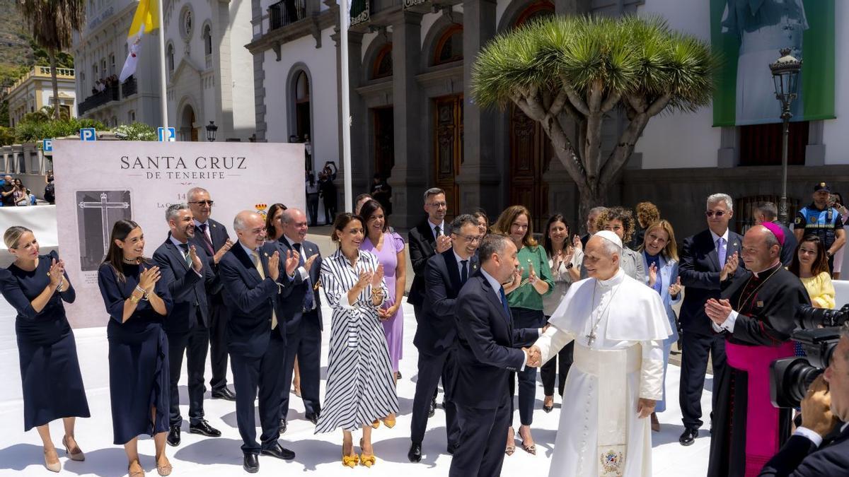 Final de la misa del papa León XIV en la explanada del Puerto de Santa Cruz de Tenerife