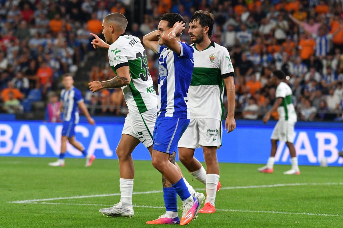 El regreso a Primera tras ocho años se salda con un empate ante un Elche con más peso. El golazo de Aubameyang y las paradas de Román no bastan y muestran la exigencia de la élite. El regreso a Primera tras ocho años se salda con un empate ante un Elche con más peso. El golazo de Aubameyang y las paradas de Román no bastan y muestran la exigencia de la élite.