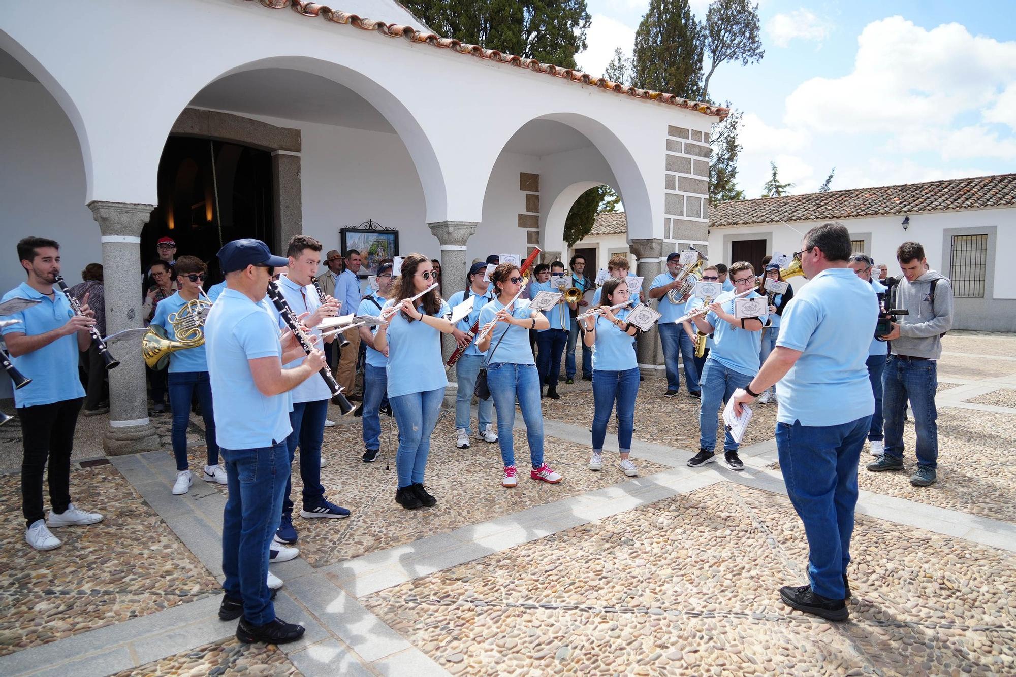 Multitudinario recibimiento a la Virgen de Luna en Villanueva