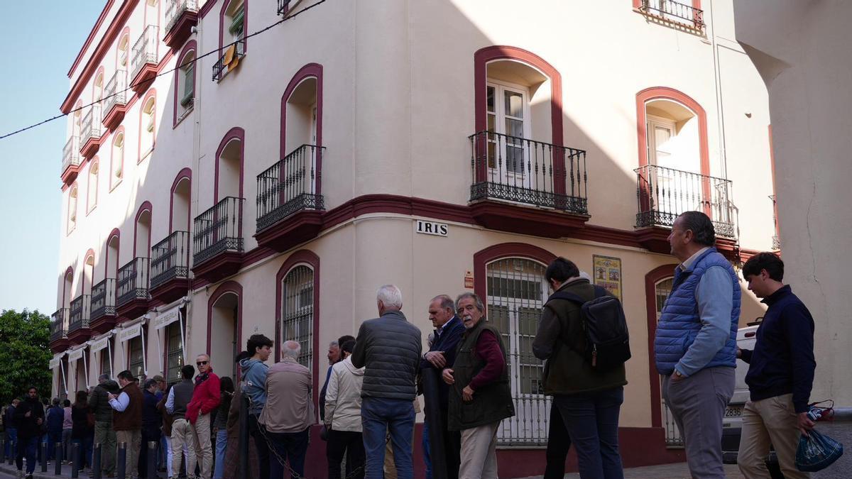 Vídeo | Los aficionados compran las entradas taurinas para la Feria de Abril en Sevilla
