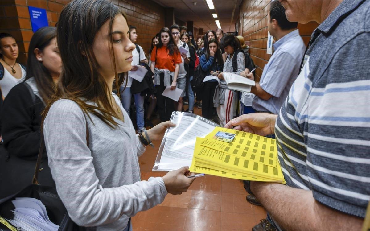 Control de acceso para los exámenes de selectividad en la Universidad de Barcelona, Facultad de Biología