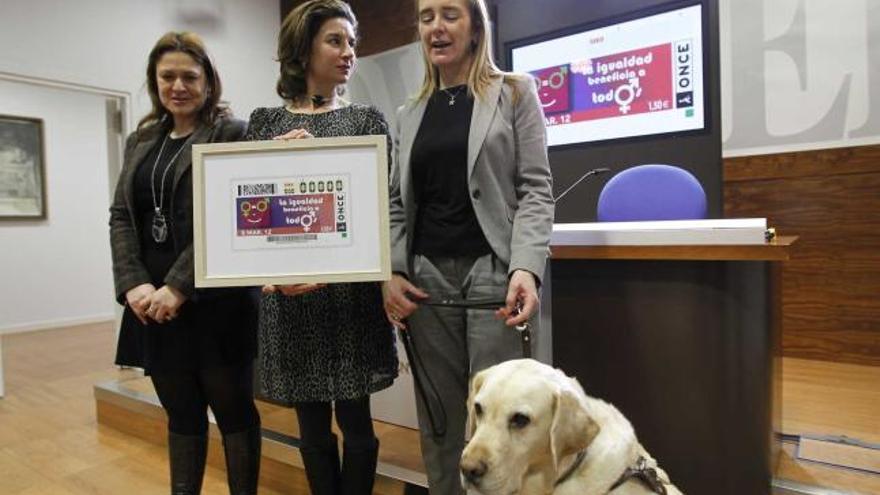 De izquierda a derecha, María Cuervo, Silvia Junco y Matilde Gómez.