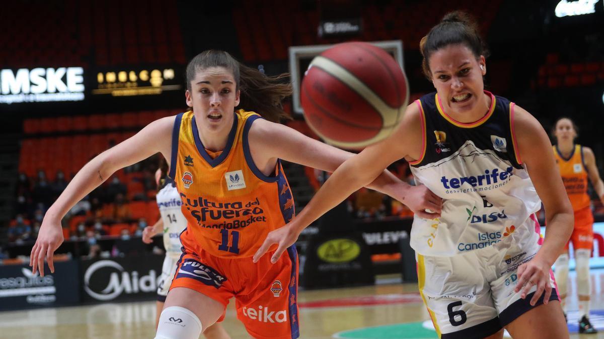 La canterana Elba Garfella, en su debut con el primer equipo del Valencia Basket ante el Clarinos Tenerife