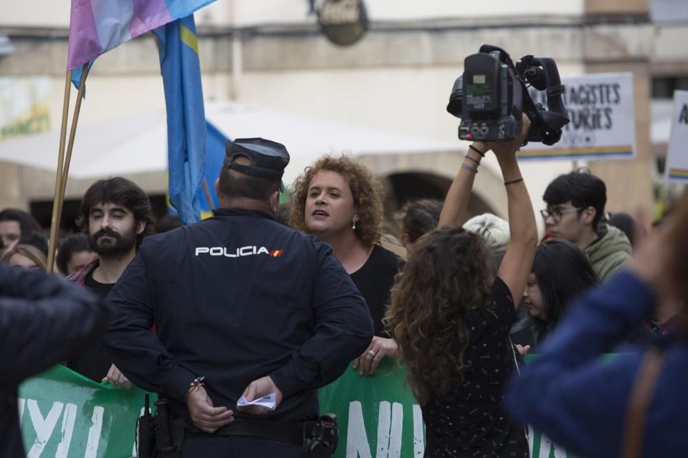 Manifestación en Oviedo contra el autobús de "HazteOir"