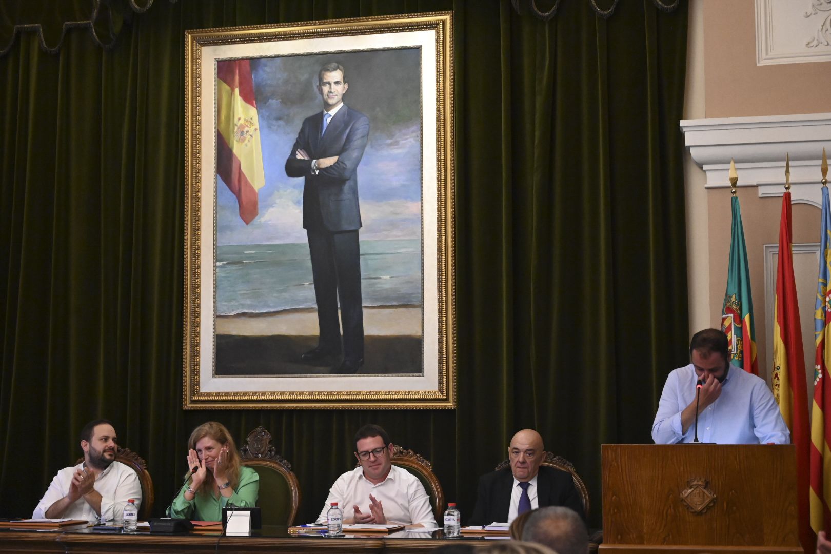 Las emotivas imágenes del último pleno de la legislatura en el Ayuntamiento de Castelló