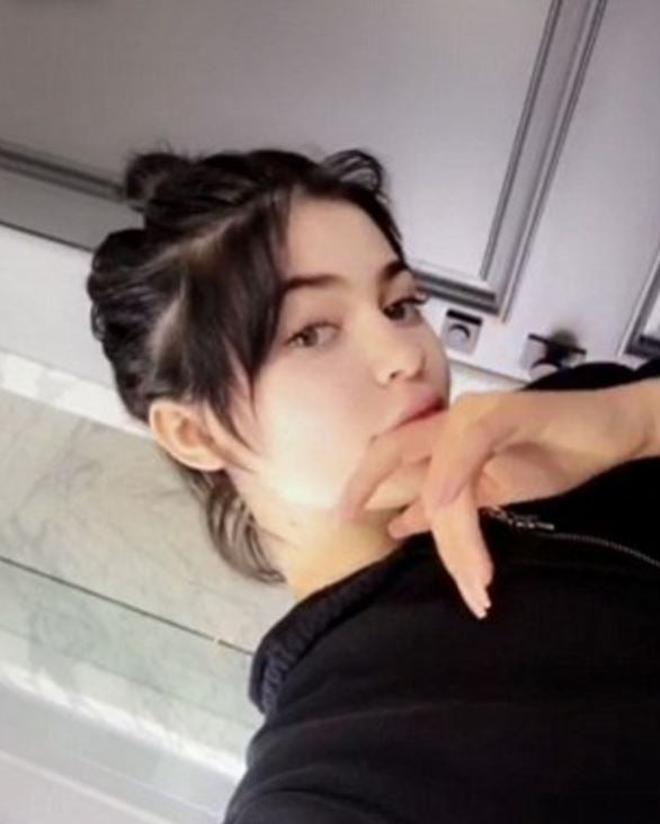 Kylie Jenner pelo natural