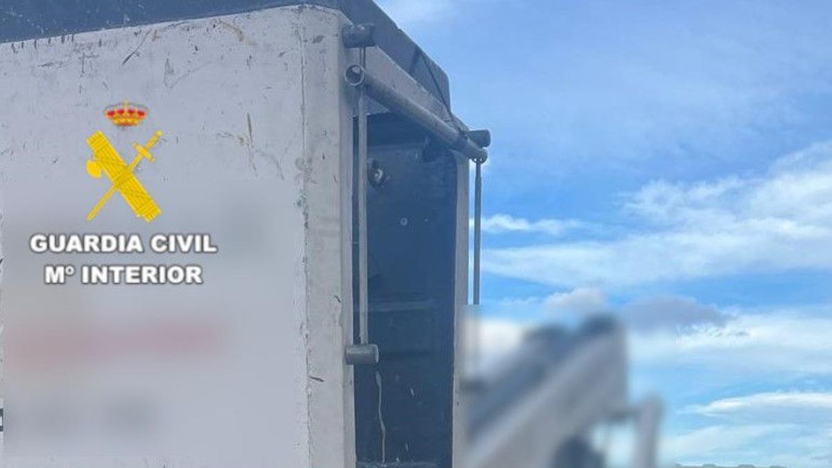 La Guardia Civil, en el marco de la operación ELEKTRO, ha detenido a dos miembros de un grupo organizado dedicado a la introducción y comercialización ilegal de cableado de cobre