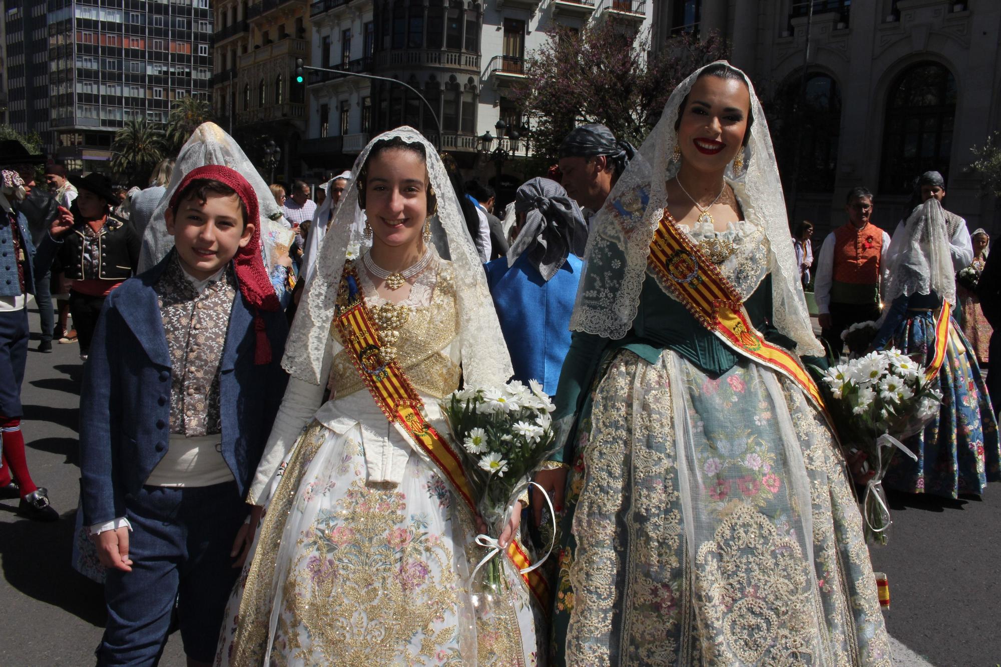 El desfile de falleras mayores en la Ofrenda a San Vicente Ferrer