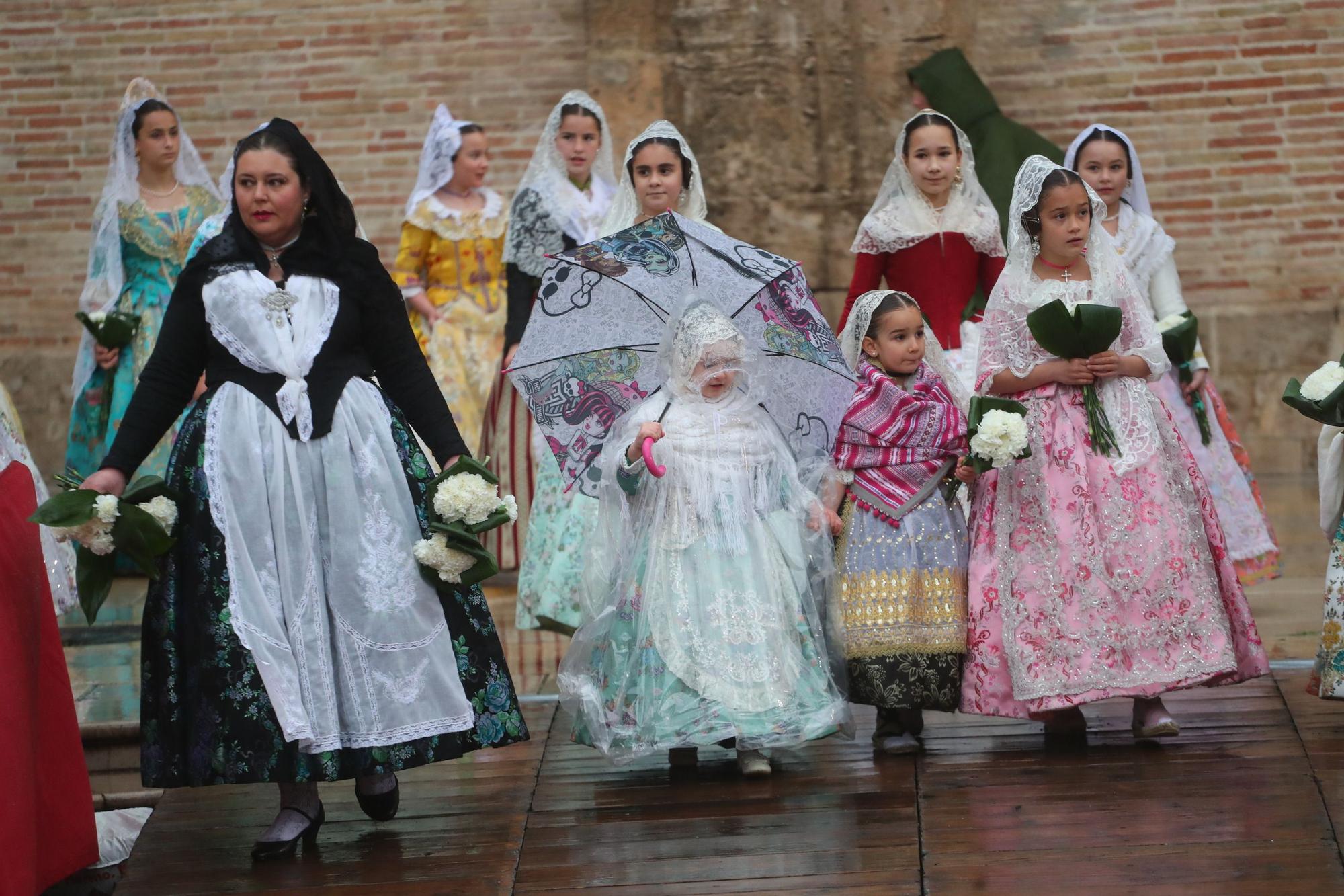 Búscate en el primer día de ofrenda por la calle de la Paz (entre las 18:00 a las 19:00 horas)