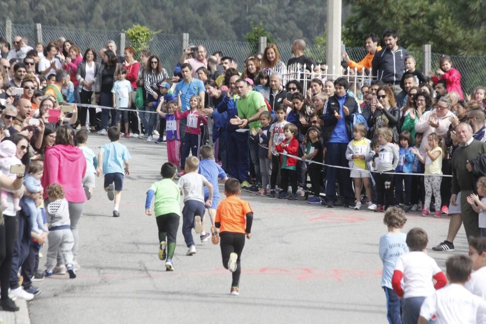 El colegio desarrolla un proyecto contra el sobrepeso y todos los días los alumnos paran las clases para realizar la "Milla da Coruxa"