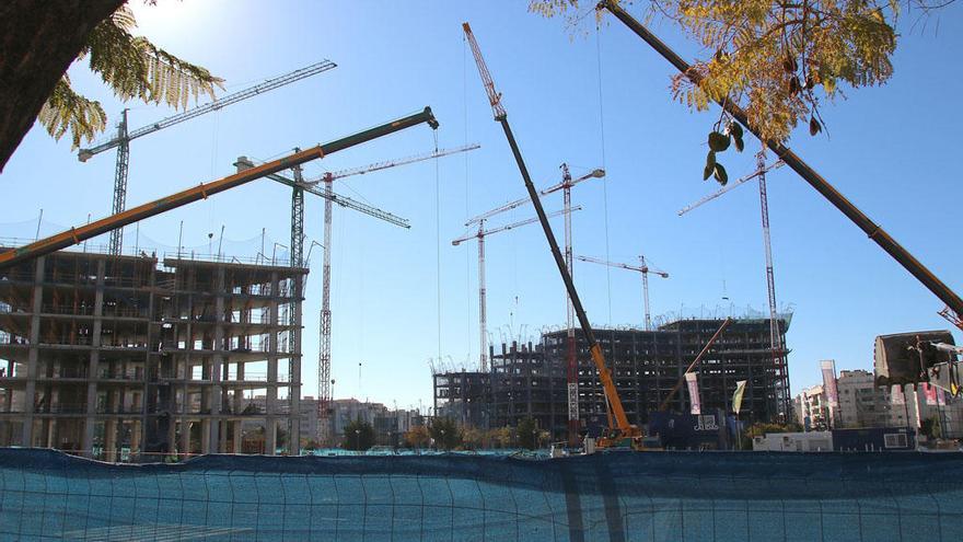 Obras de varias promociones en la zona de Teatinos.