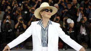 Meryl Streep, quien recibirá una Palma de Oro honorífica, posa durante una sesión fotográfica antes de la ceremonia de apertura del 77º Festival de Cine de Cannes en Cannes, Francia, el 14 de mayo de 2024.