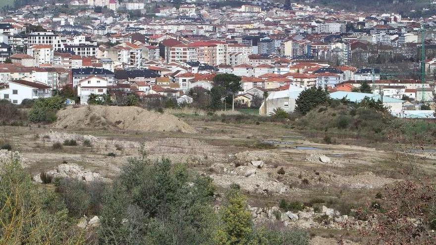 Terrenos en A Farixa en donde está previsto el desarrollo del proyecto Eroski, con la implantación de una superficie comercial. // Iñaki Osorio