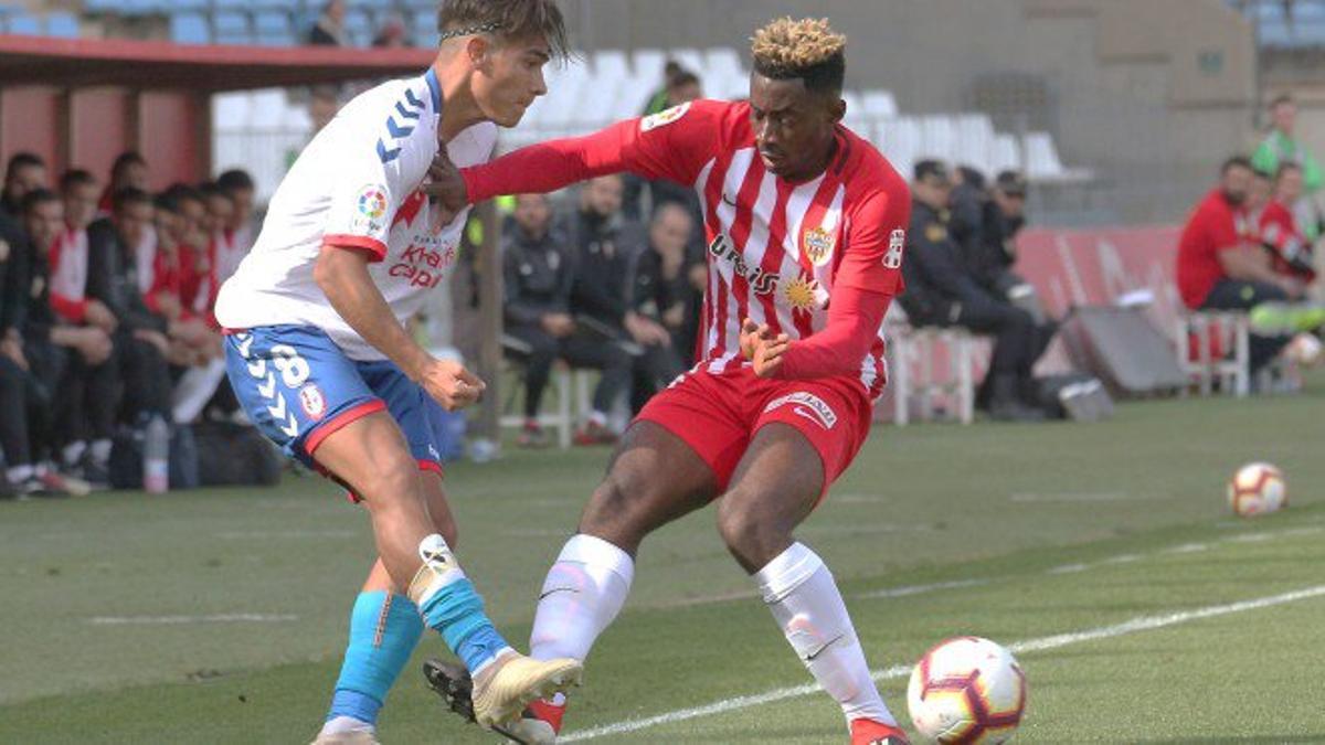 Yan Eteki, en un partido con el Almería