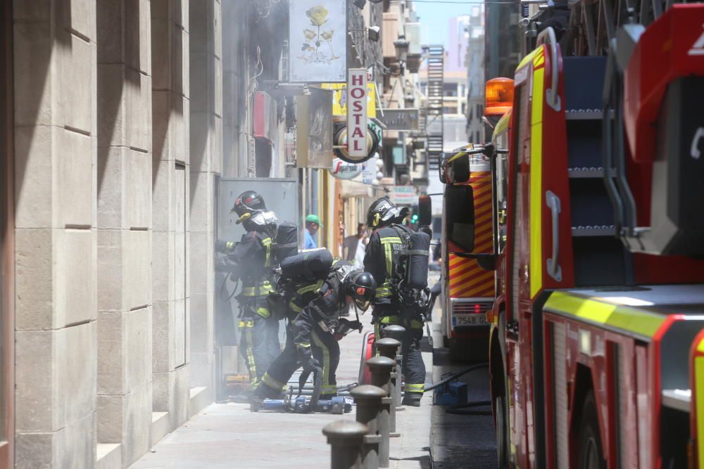 Los bomberos acúan en el Colegio de Arquitectos