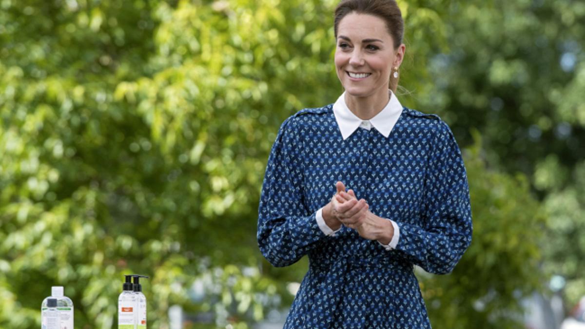 Kate Middleton apuesta por un vestido camisero de rebajas