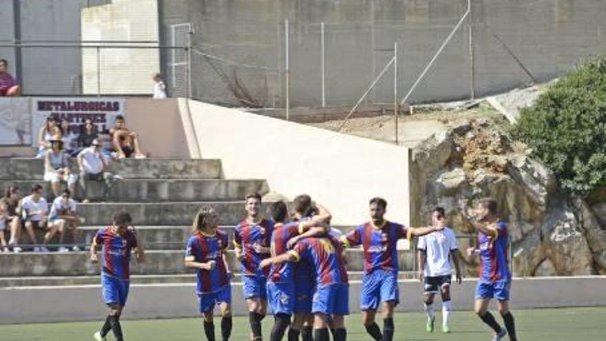Los jugadores azulgranas celebran el gol de Cañadas.