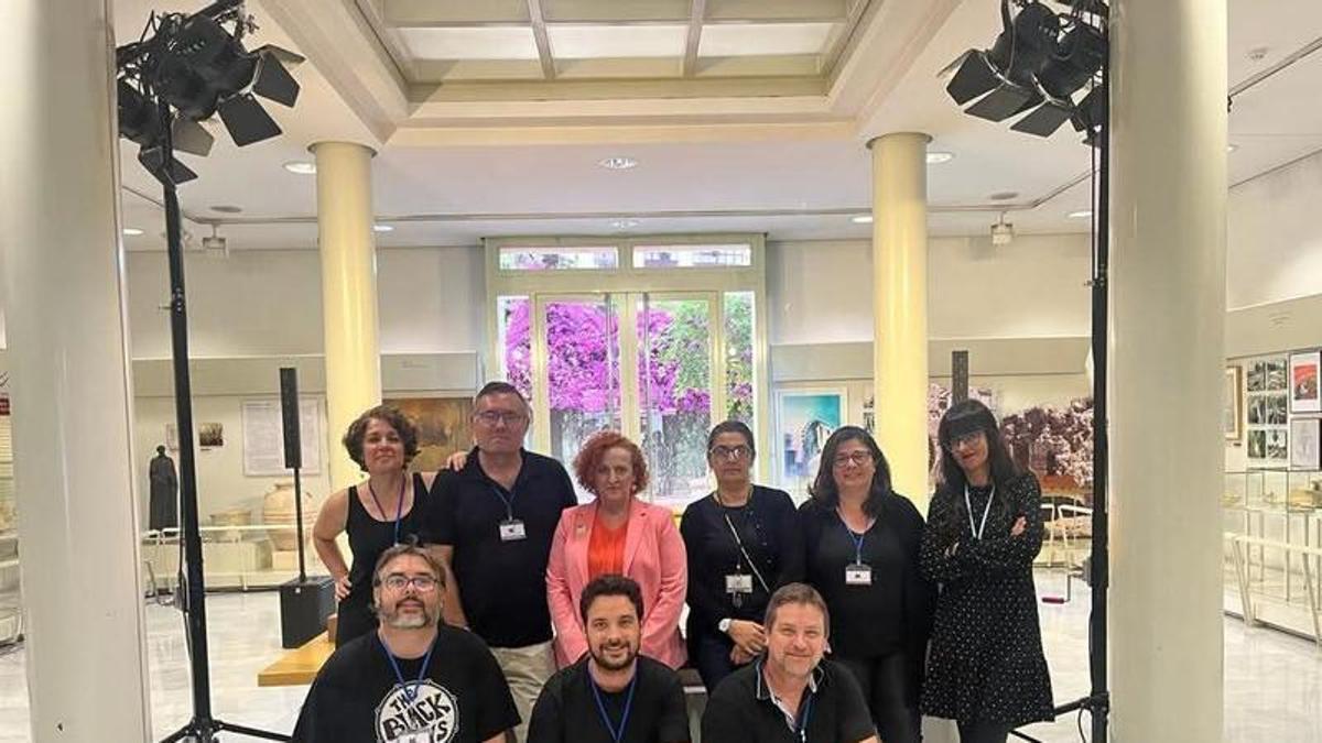 Consuelo Oñate, con su equipo en el Museo de la Ciudad