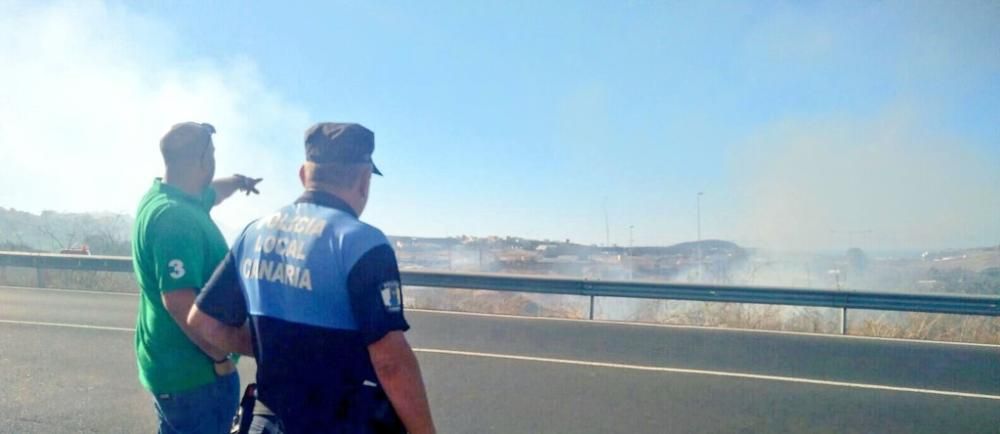 Incendio en un barranco de Ciudad del Campo (Las Palmas de Gran Canaria)