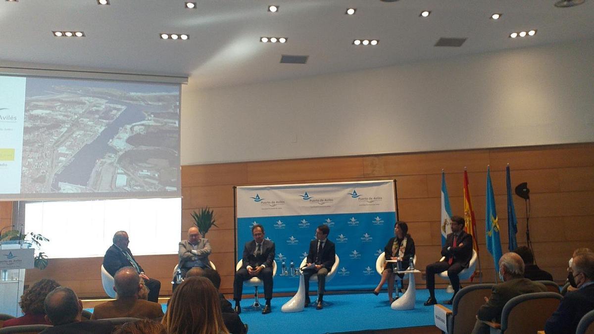 Acto de esta mañana en el puerto de Avilés.