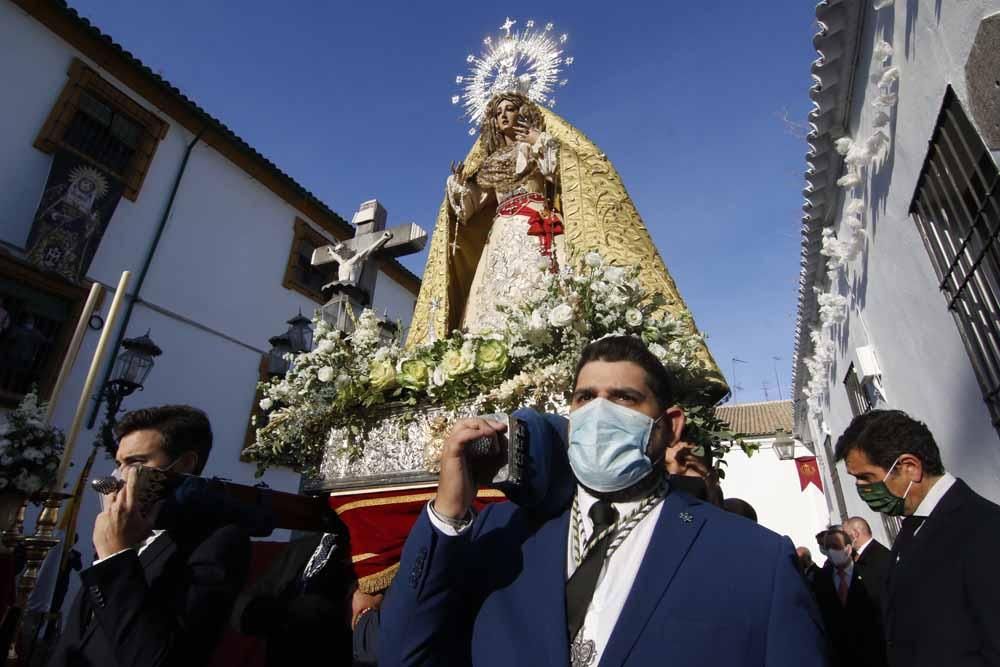 La Virgen de la Paz vuelve a su plaza de Capuchinos