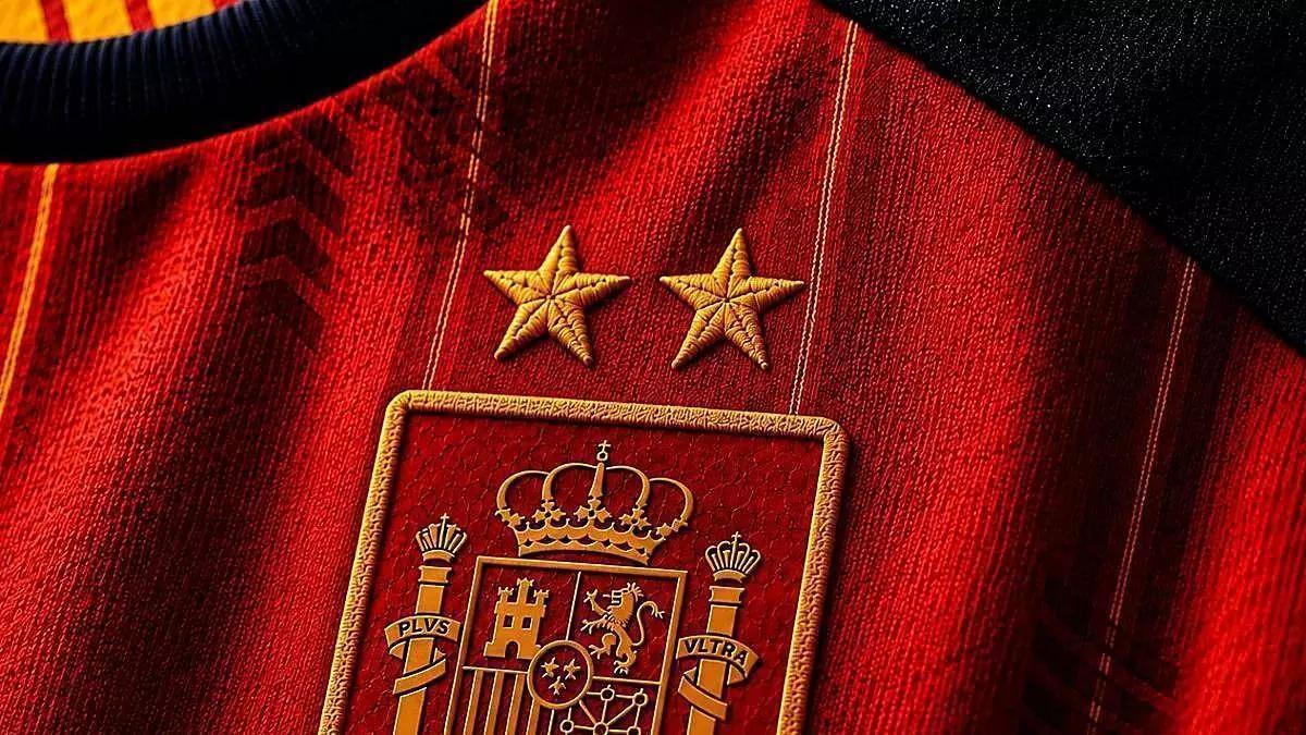 La camiseta de España con dos estrellas.