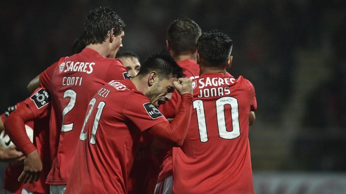 El Benfica vence y convence