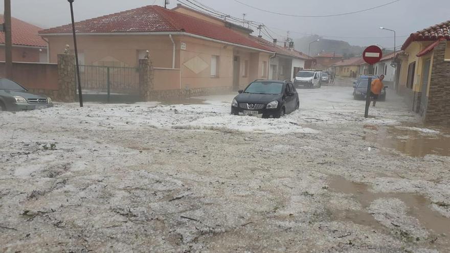 FOTOGALERÍA | Una descomunal tormenta de granizo asola el municipio de Andorra