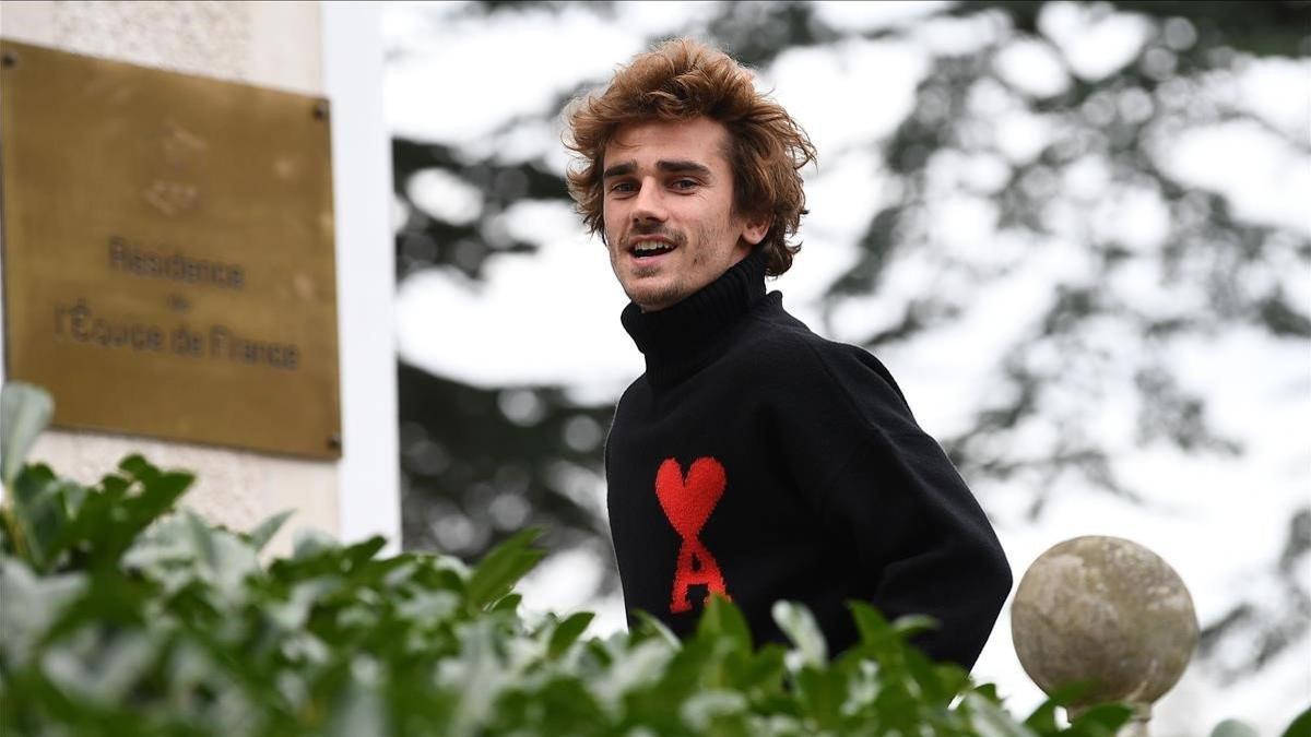 Griezmann llega a la concentración de la selección francesa.