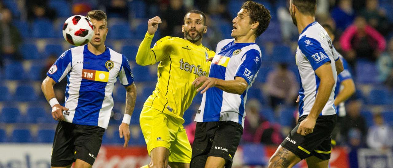 Fran Miranda, Pol Roigé y Carlos Martínez, en el partido de la primera vuelta ante el Ejea.