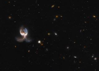 Un supuesto "ángel cósmico" es en realidad una colosal fusión de galaxias