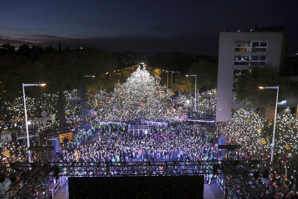 Manifestación en Barcelona para pedir la libertad de los exconsejeros encarcelados y de ''''''''los Jordis''''''''