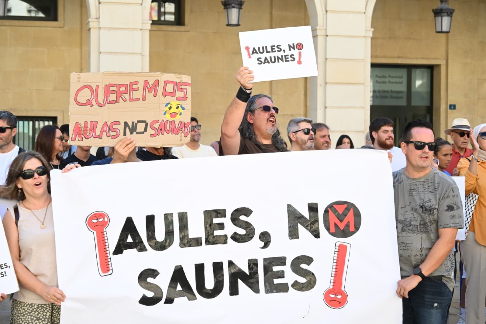 Continúan las protestas por el calor en las aulas de Alicante
