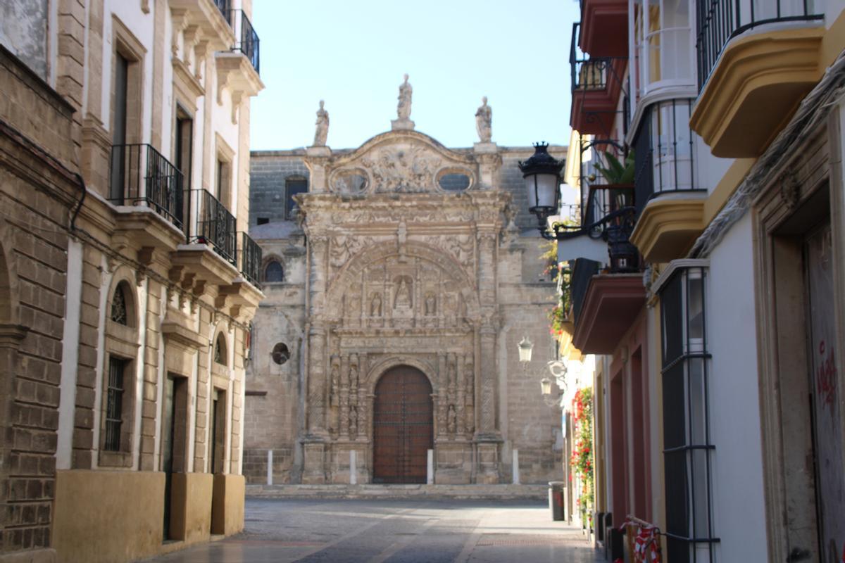 Vista de una iglesia en el Puerto de Santa María.