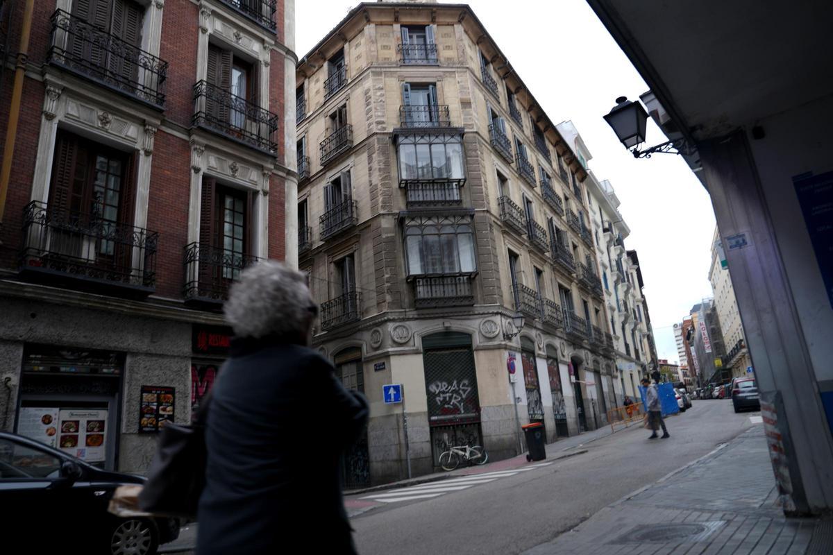 Imagen del edificio Montano, en la calle Bernardino de Madrid, un inmueble protegido que se va a convertir en una residencia de estudiantes.