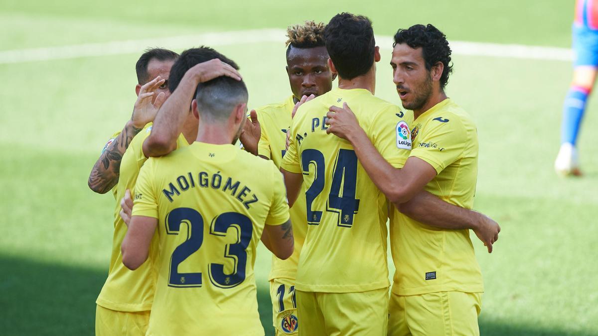Los jugadores del Villarreal celebrando la victoria.