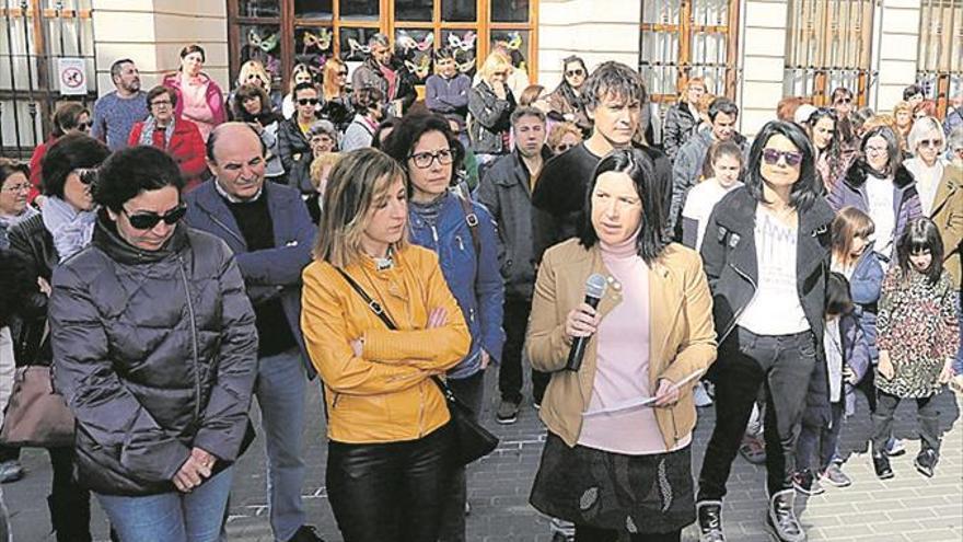 Les Useres sale a la calle para urgir el nuevo colegio