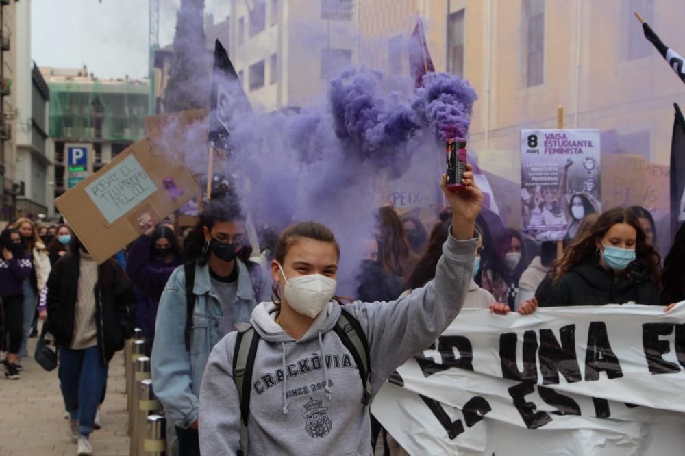 Manifestació d'estudiants a Girona per commemorar el 8-M