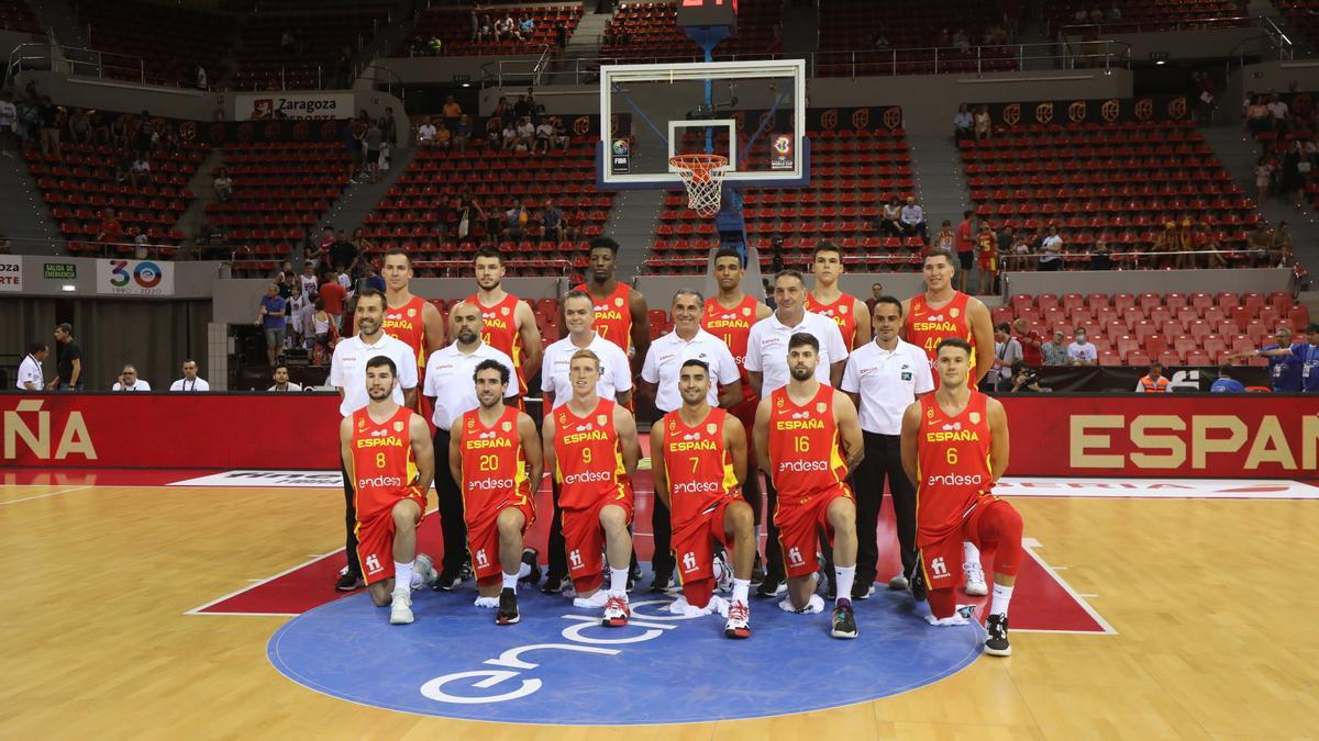 La selección española de baloncesto posa en el Príncipe Felipe