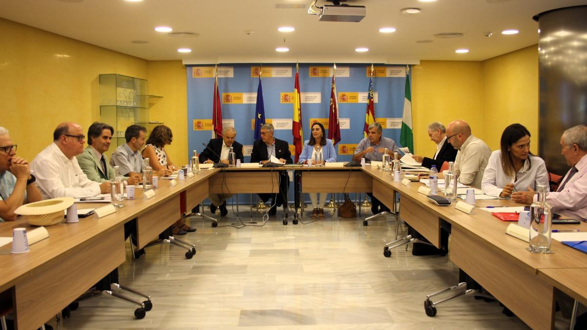 Los miembros de la Comisión Permanente de la Sequía, reunidos este martes.