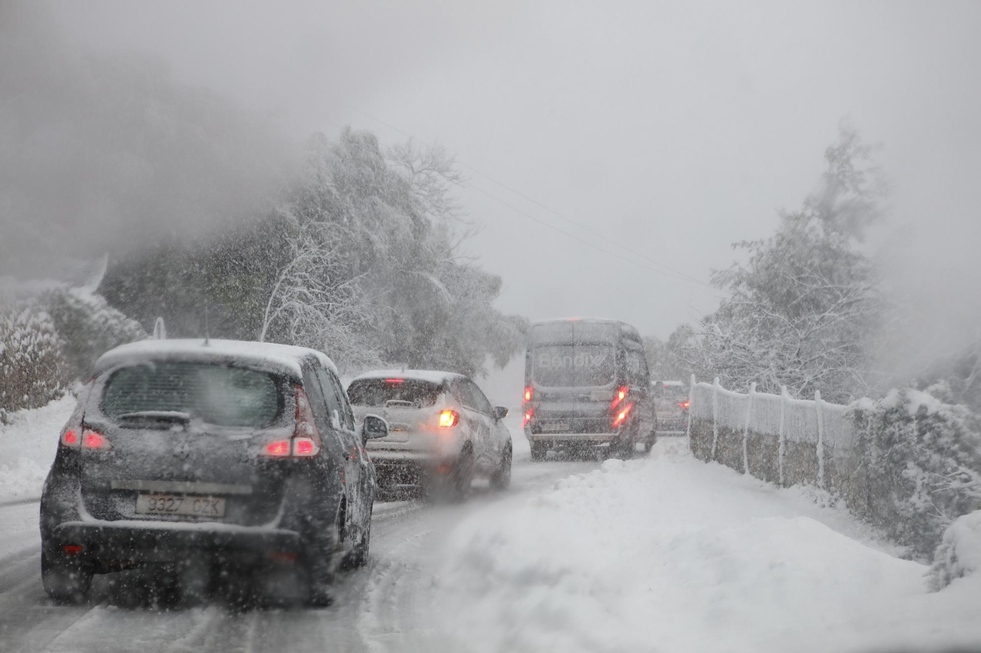 Malerisches Mallorca: Valldemossa im Schnee