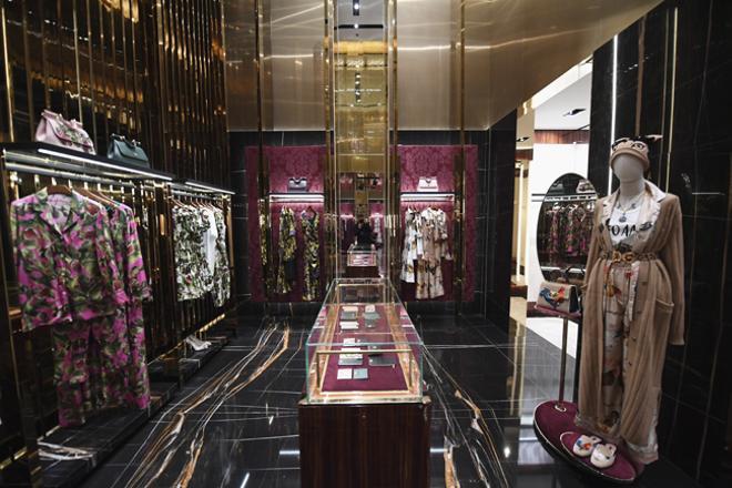 Interior de la nueva tienda de Dolce &amp; Gabbana en Dubai.