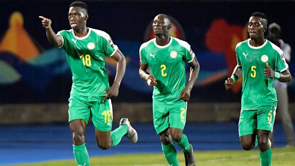 Senegal celebrando el gol de Sarr