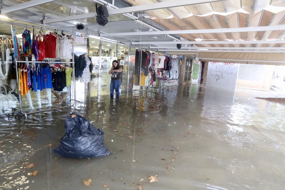 Una fuerte tormenta descarga en Benidorm