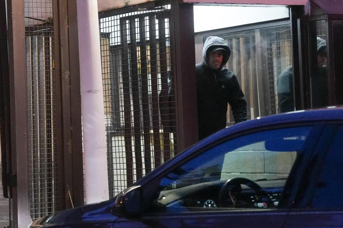 El exjefe militar de ETA Garikoitz Aspiazu Rubina, alias 'Txeroki', a su salida de la prisión de Martutene, a 9 de febrero de 2026, en San Sebastián.