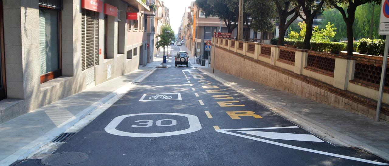 L’aspecte final del carrer no convenç a alguns comerciants, que asseguren que hi ha trams de vorera massa amples, i altres massa estrets