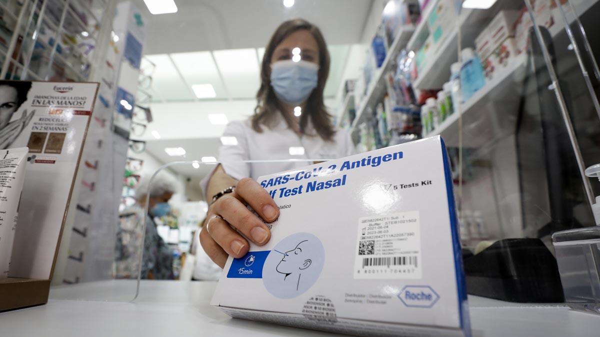 Tests d’antígens a les farmàcies: com funcionen, què detecten i preu Tests d’antígens a les farmàcies: com funcionen, què detecten i preu