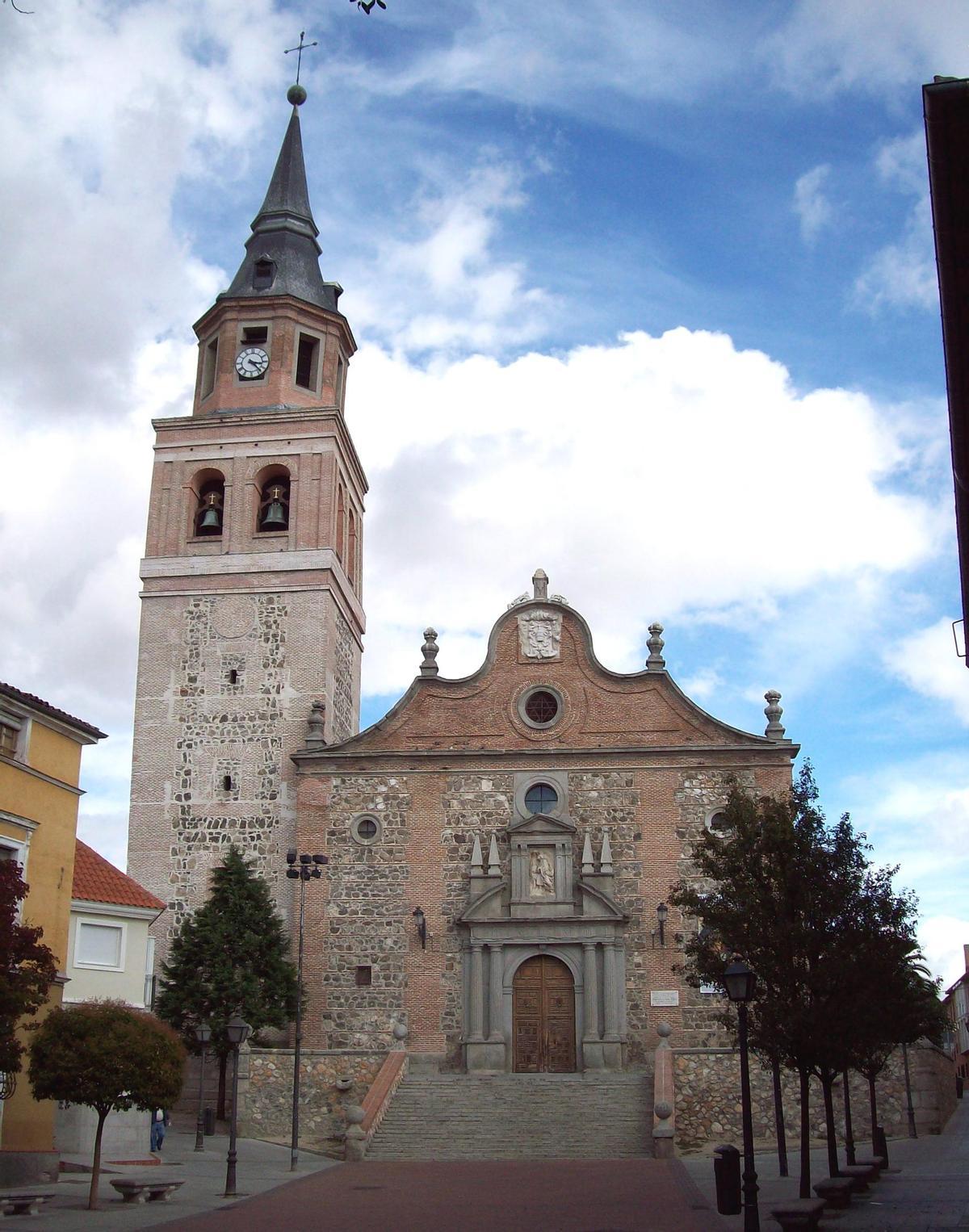 Fachada suroeste de la Iglesia de San Pedro ad Víncula de Madrid.