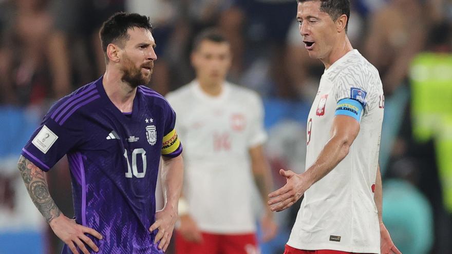 Argentina salva a Messi, Arabia alivia a Lewandowski